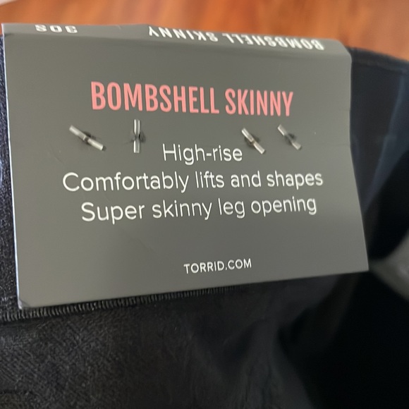 Torrid Bombshell skinny black distressed jeans size 30 short - Picture 8 of 8